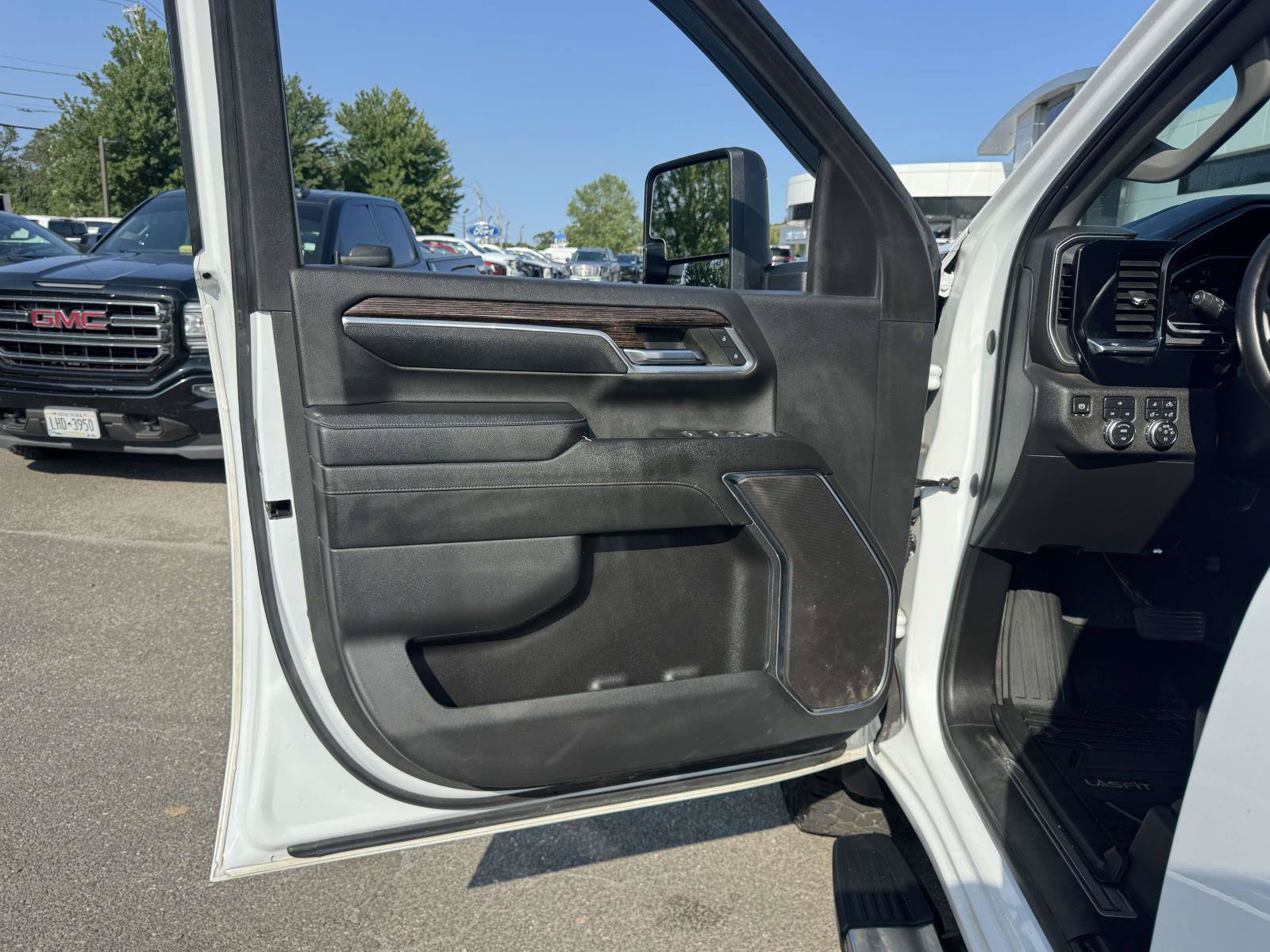 Used 2024 GMC Sierra 3500 SLE w/ SLE Value Package AWD/4WD image 21