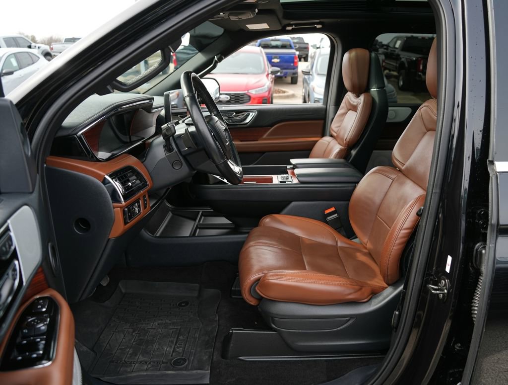 Used 2023 Lincoln Navigator Reserve w/ Equipment Group 201A image 17