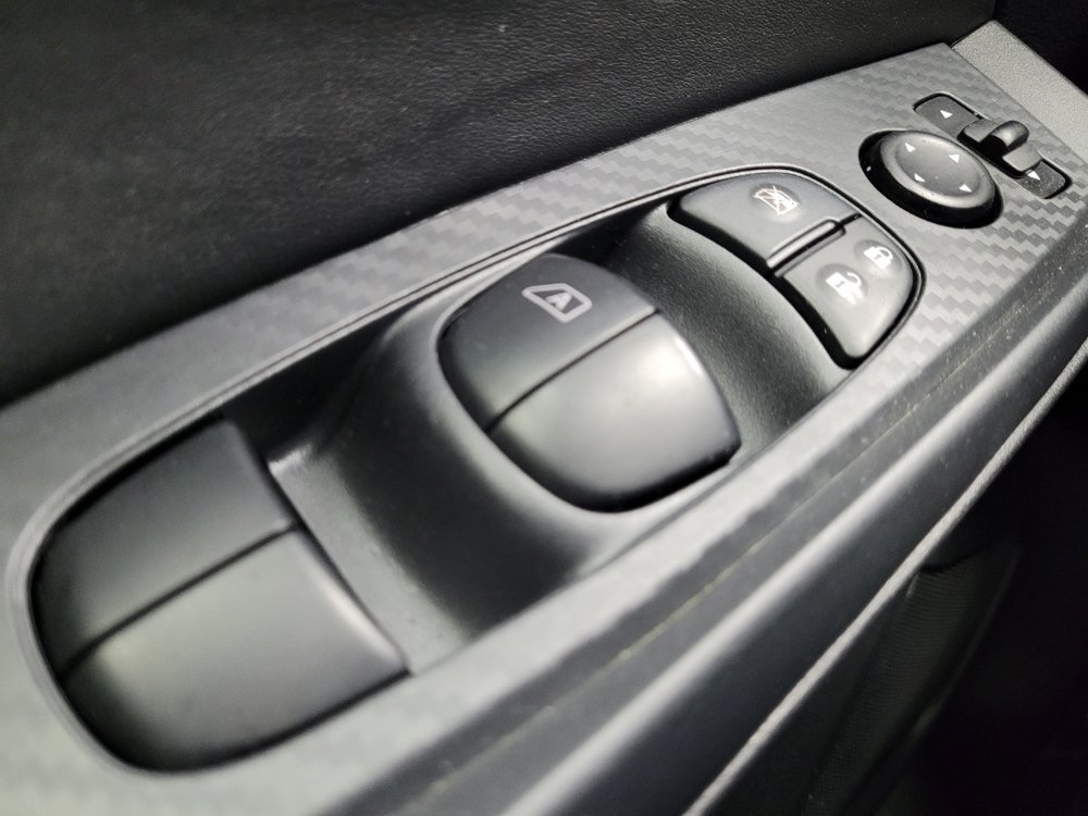 Used 2025 Nissan Sentra SV FWD image 27