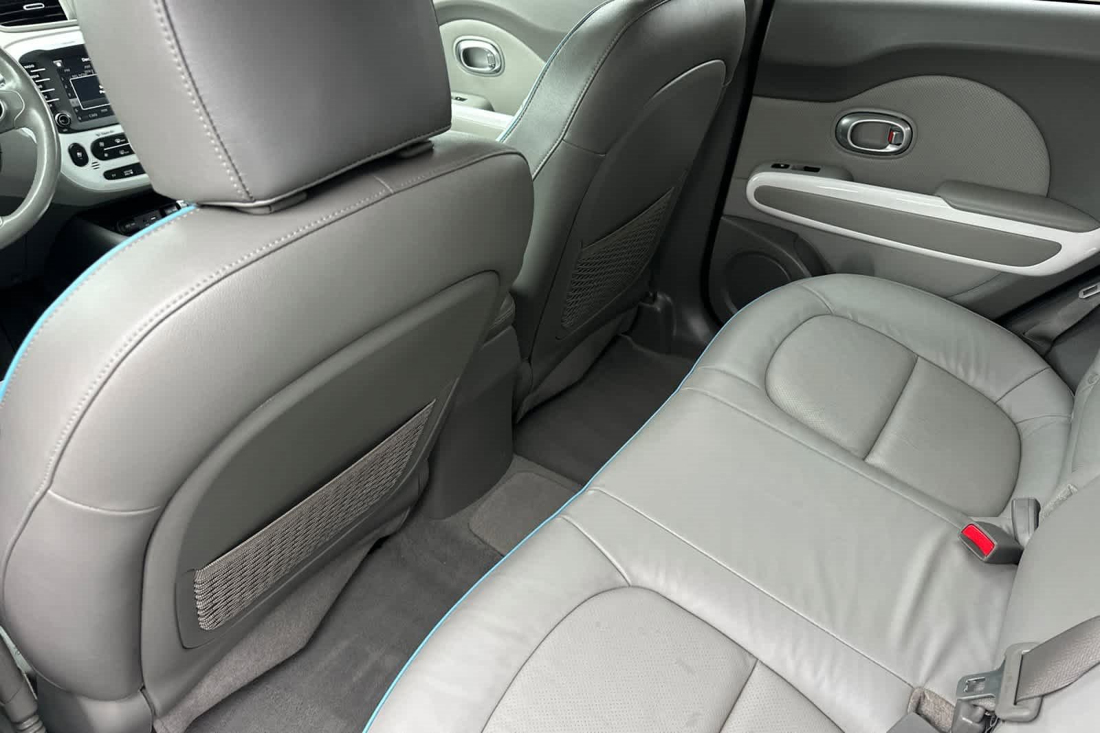 Used 2017 Kia Soul EV + image 4