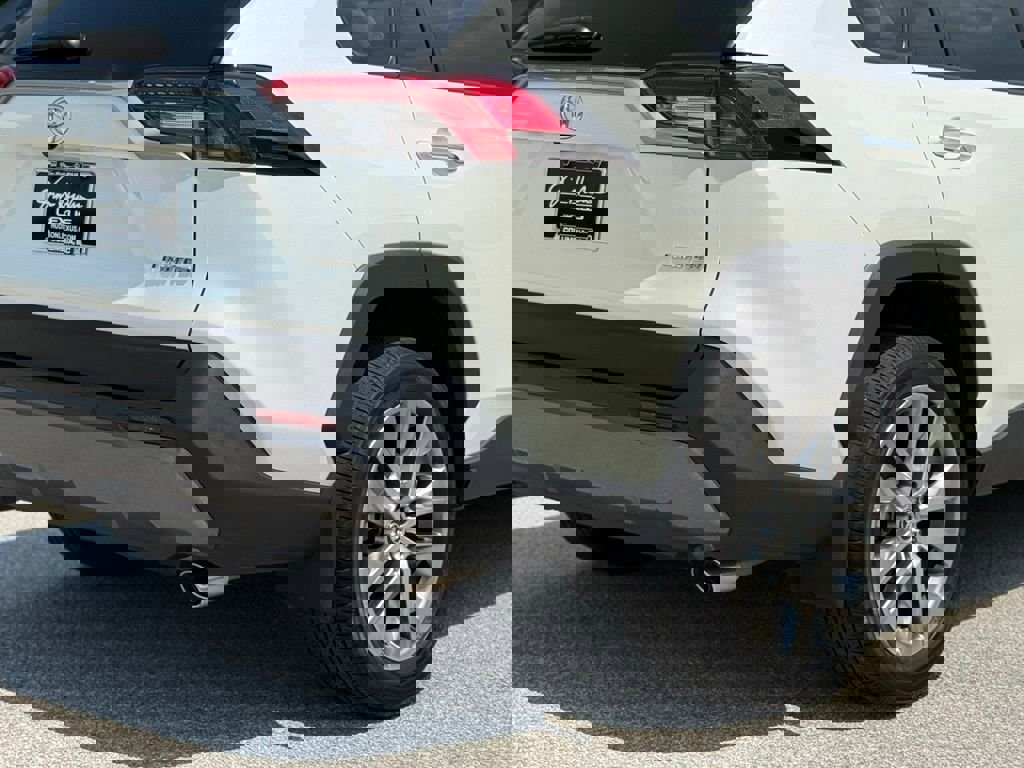 Used 2019 Toyota RAV4 Limited FWD image 14