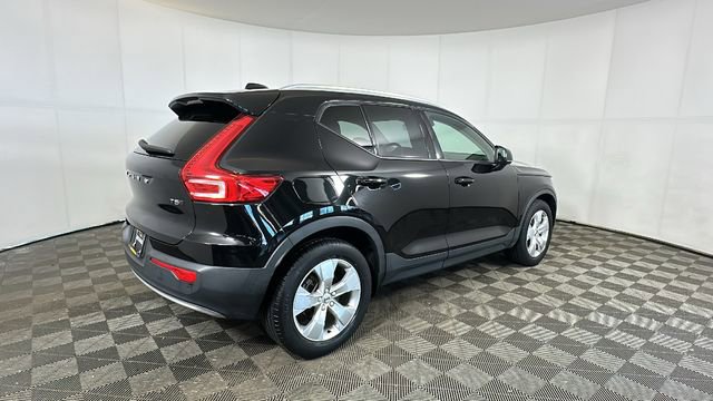 Used 2022 Volvo XC40 T5 Momentum AWD/4WD image 3