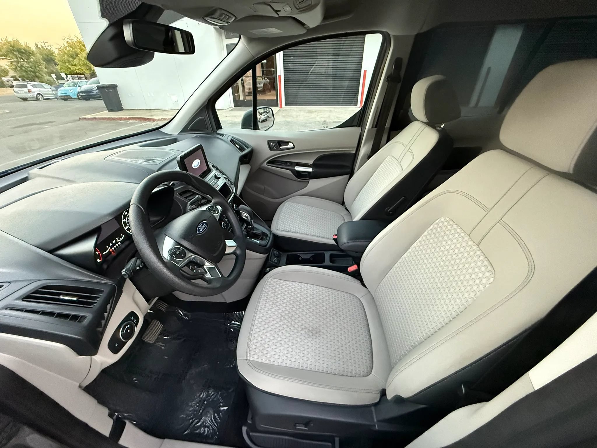 Used 2023 Ford Transit Connect XLT FWD image 11