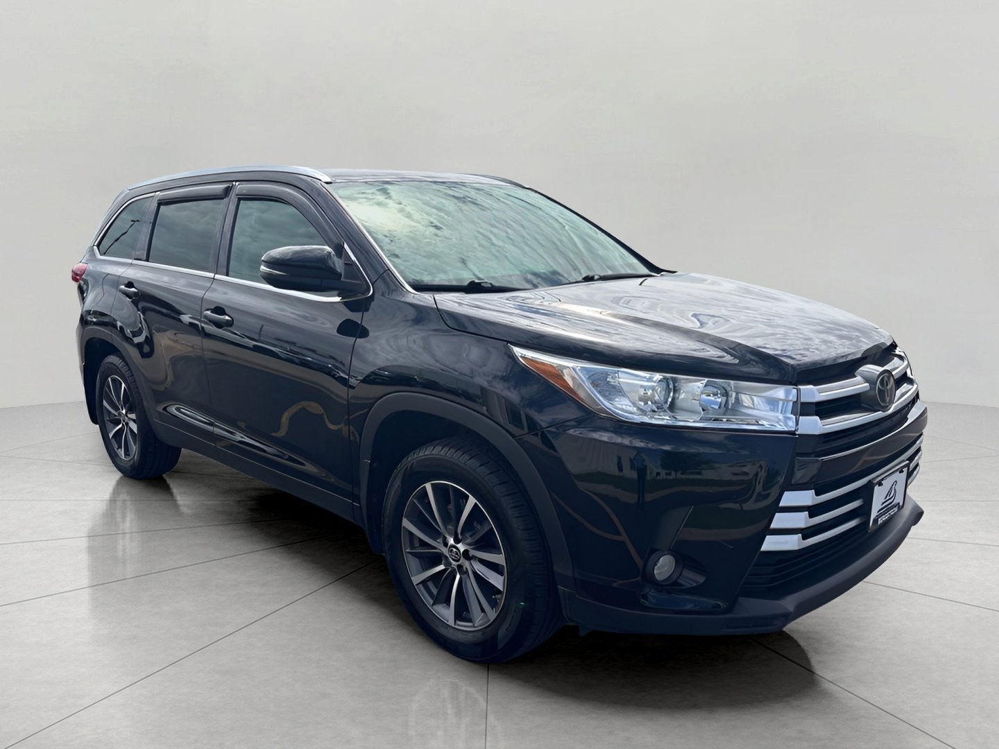 Used 2019 Toyota Highlander XLE AWD/4WD video 1
