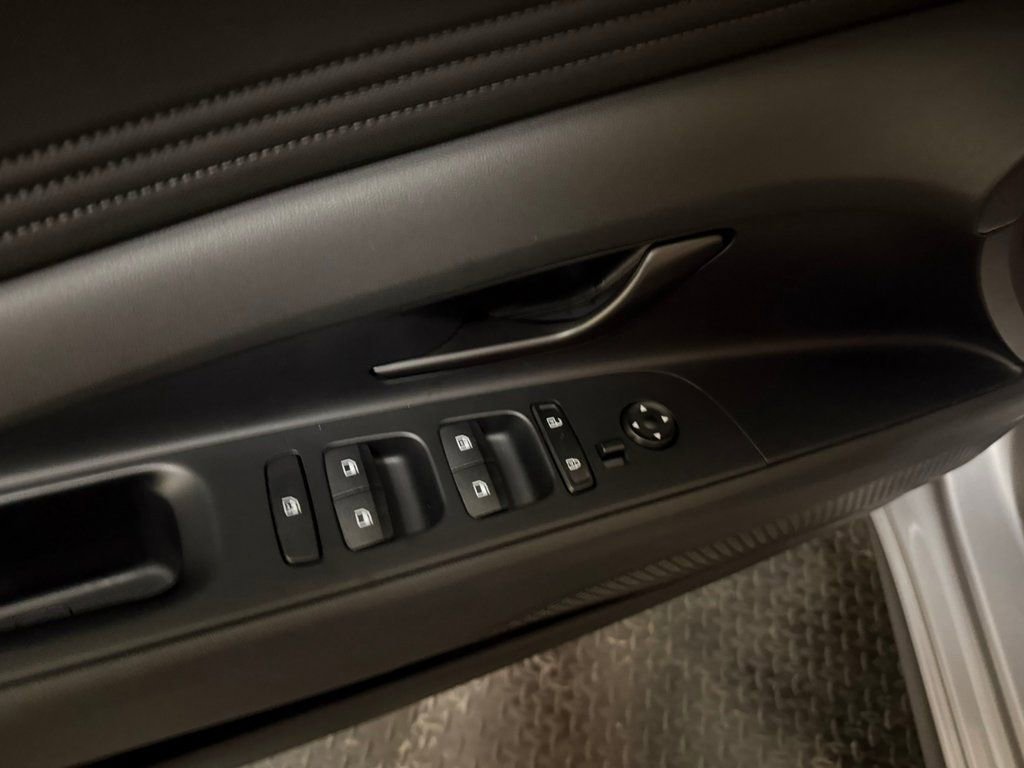 Certified 2025 Hyundai Elantra Sport w/ Cargo Package image 23