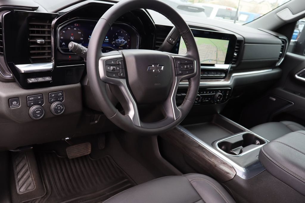 Used 2025 Chevrolet Silverado 2500 LTZ w/ LTZ Plus Package image 11