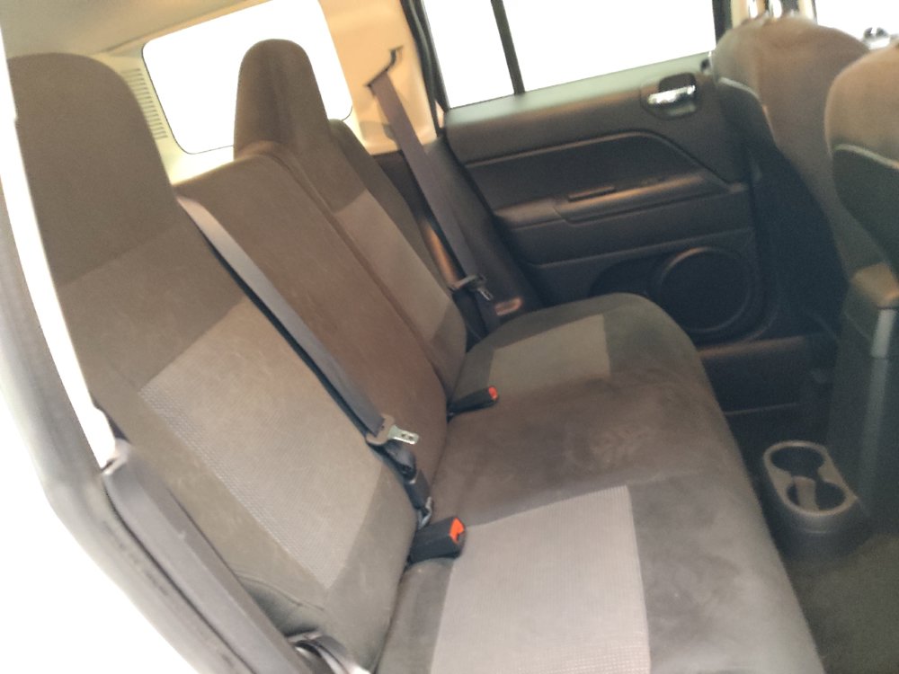 Used 2016 Jeep Patriot Latitude AWD/4WD image 19