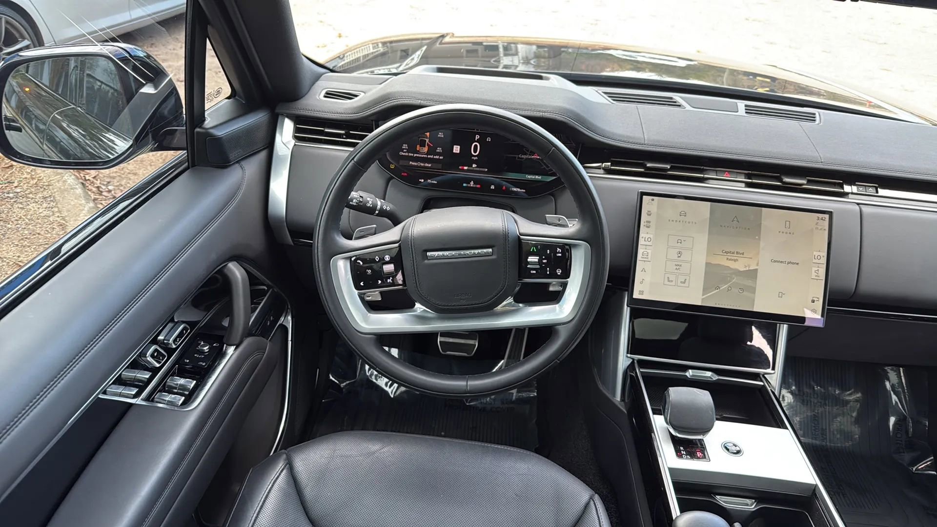 Used 2024 Land Rover Range Rover SE image 31