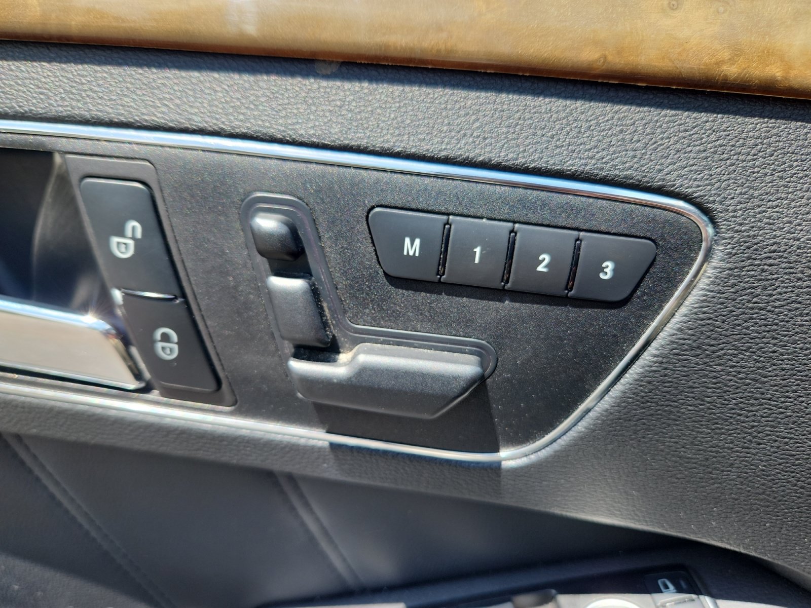 Used 2011 Mercedes-Benz E 550 4MATIC Sedan image 14