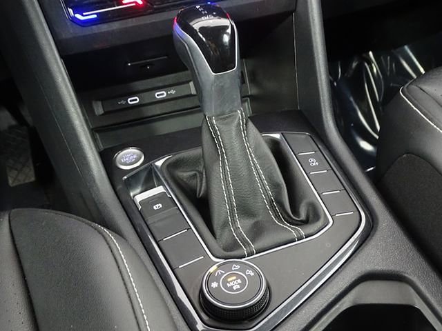 Used 2024 Volkswagen Tiguan SE image 37