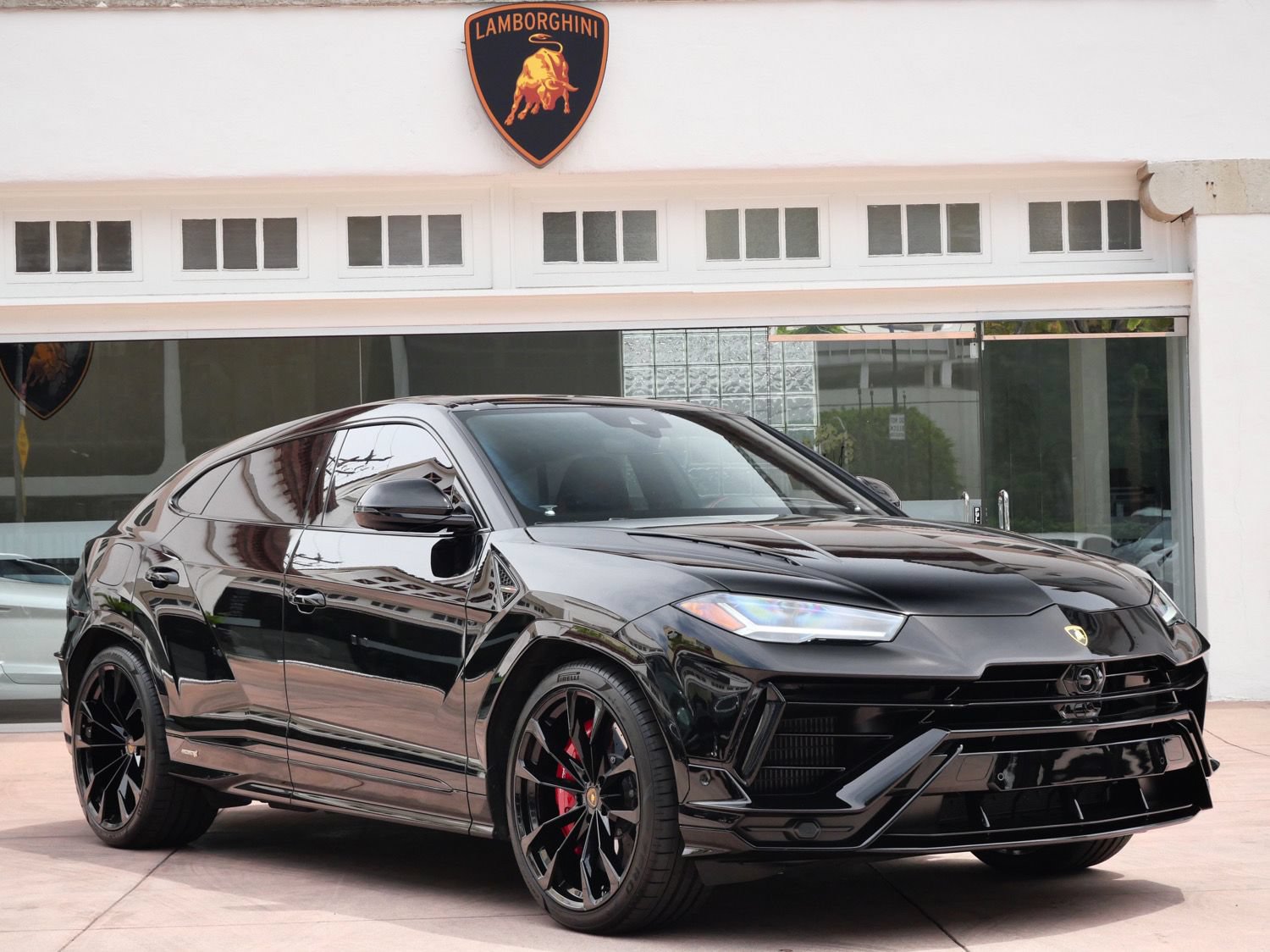 Used 2024 Lamborghini Urus S AWD/4WD image 1