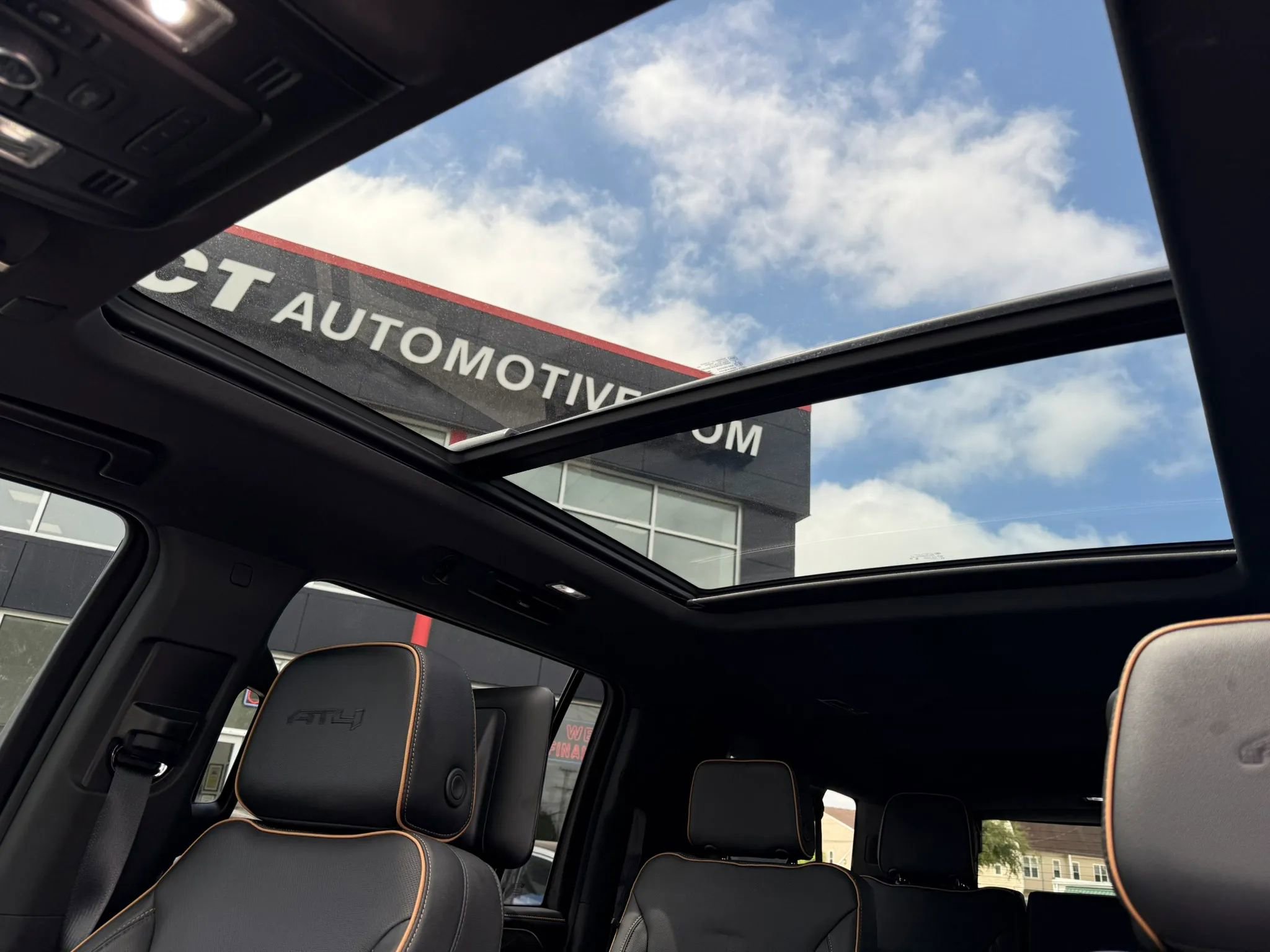 Used 2023 GMC Yukon XL AT4 w/ AT4 Premium Package AWD/4WD image 19