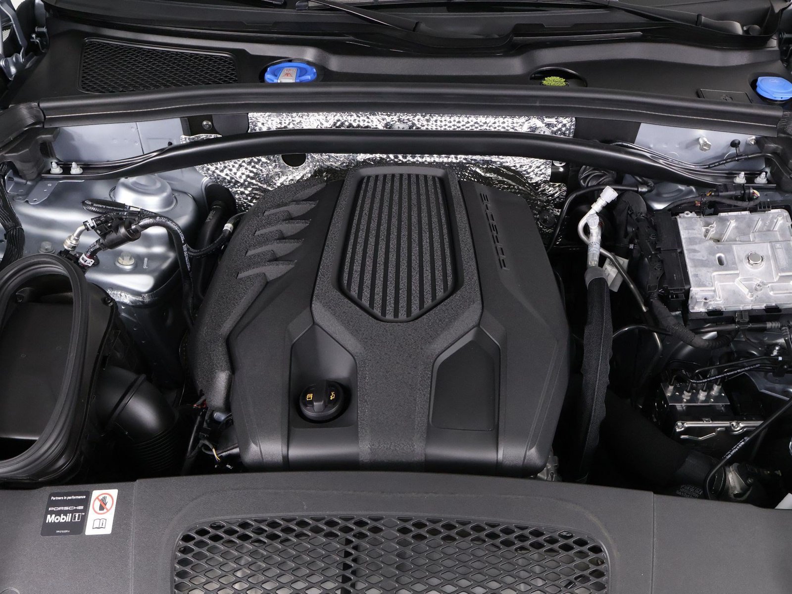 Certified 2026 Porsche Macan AWD/4WD image 26