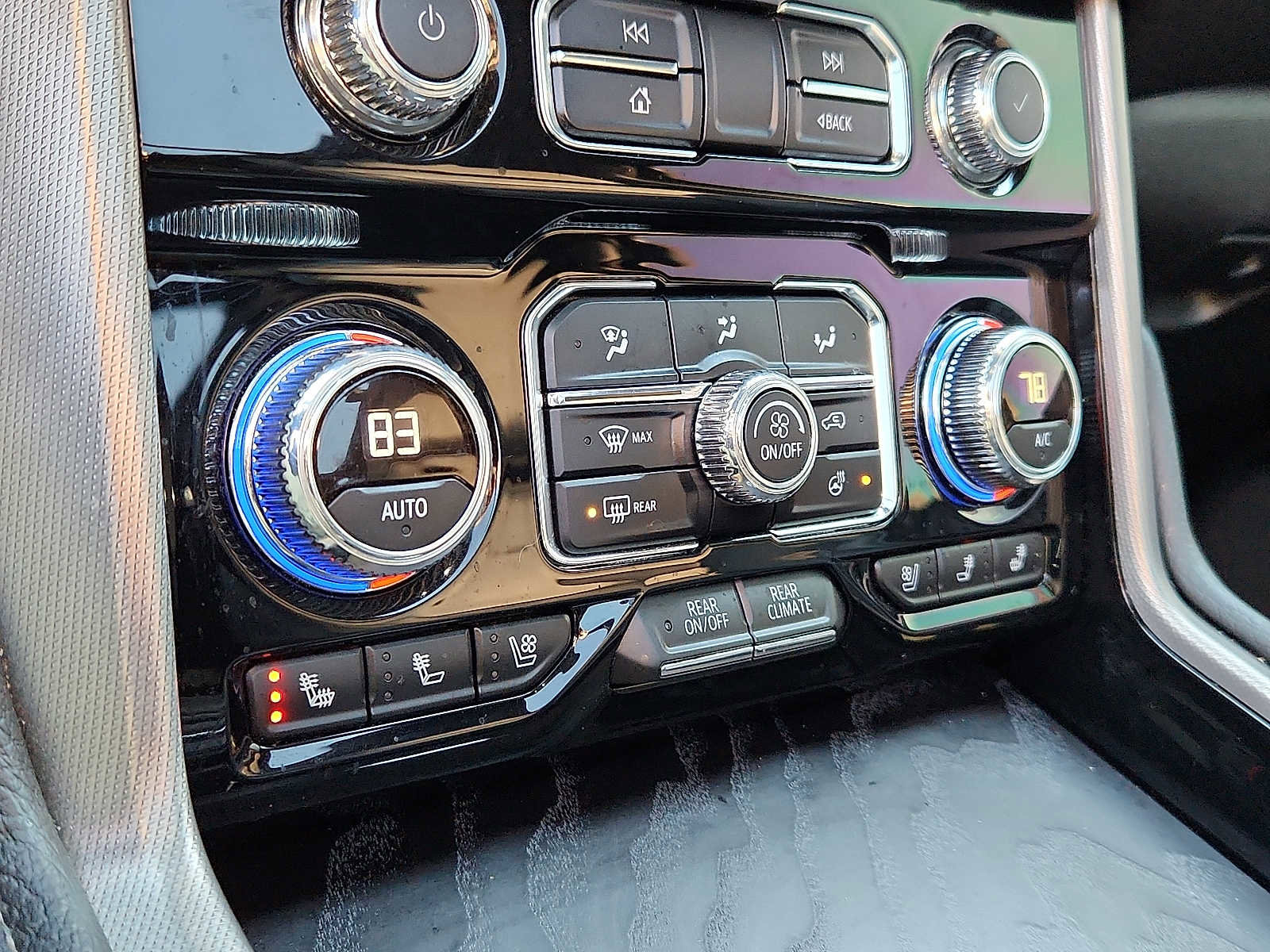 Used 2024 GMC Yukon XL Denali w/ Denali Reserve Package image 14