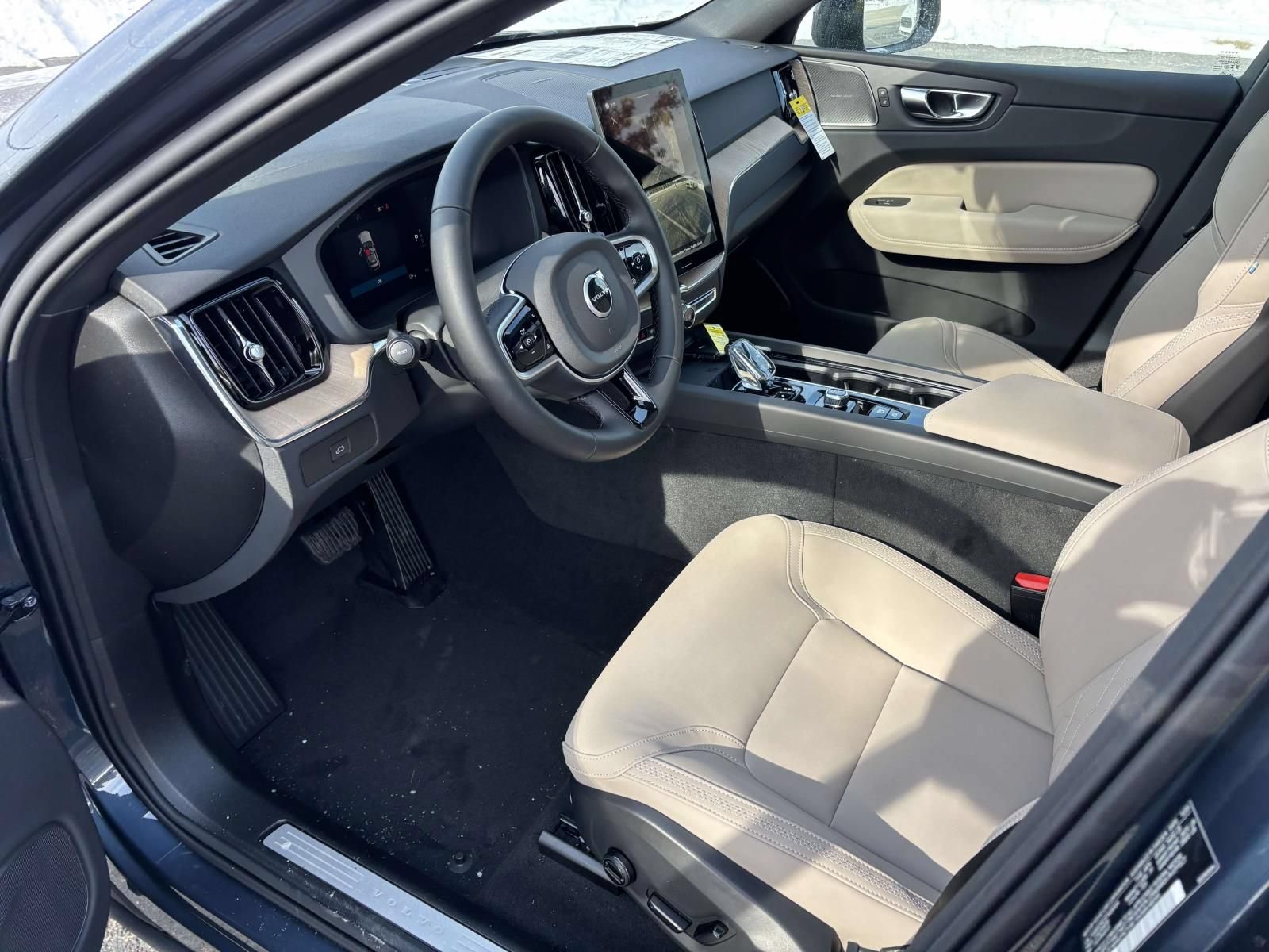 New 2026 Volvo XC60 B5 Plus w/ Protection Package Premier AWD/4WD image 23