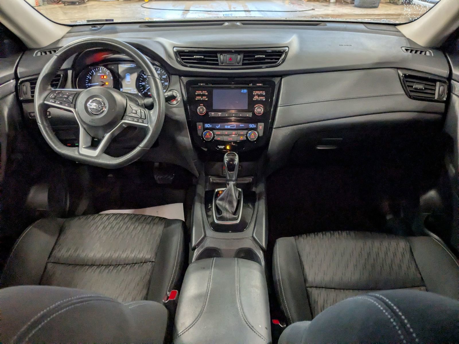 Used 2017 Nissan Rogue SV image 23