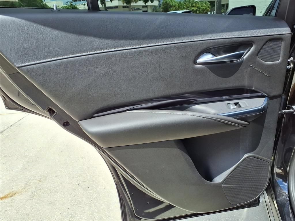 Used 2022 Cadillac XT4 Luxury w/ Cold Weather Package FWD image 17