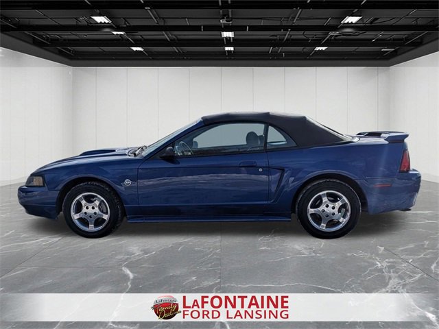 Used 2004 Ford Mustang Convertible image 2