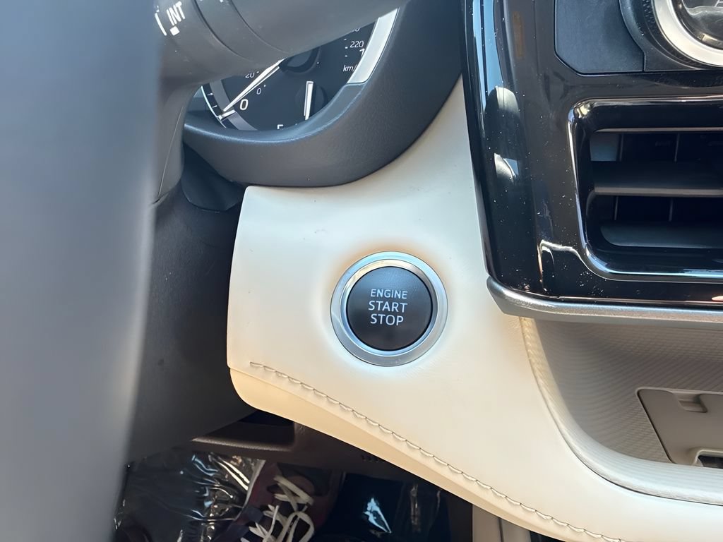 Used 2021 Toyota Highlander XLE FWD image 12
