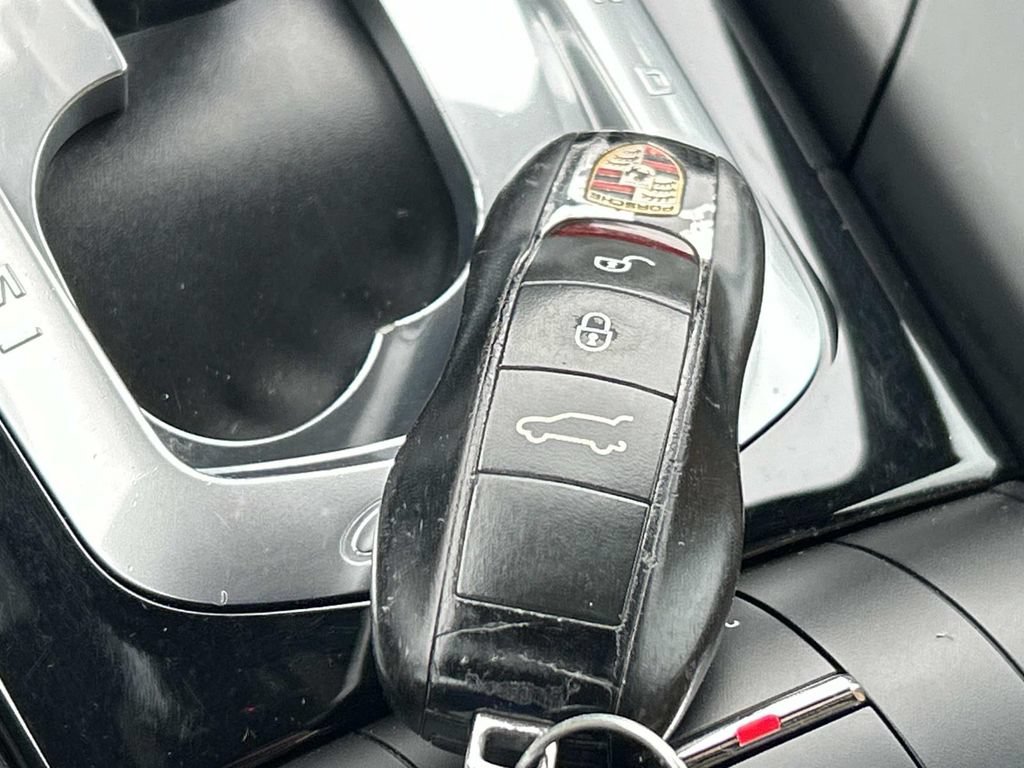 Used 2018 Porsche Cayenne S w/ Premium Package Plus AWD/4WD image 33