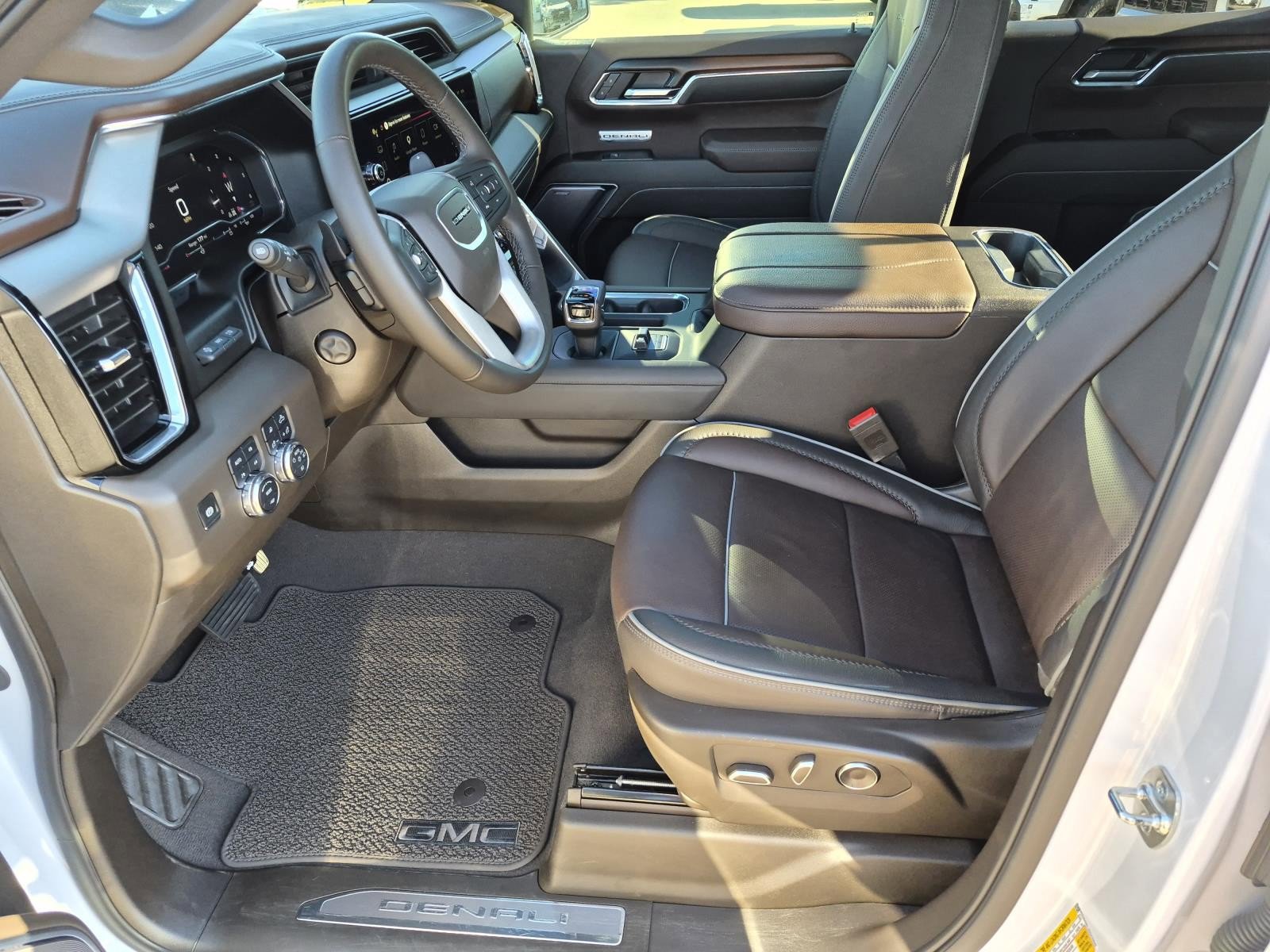Certified 2025 GMC Sierra 1500 Denali w/ Denali Reserve Package AWD/4WD image 11