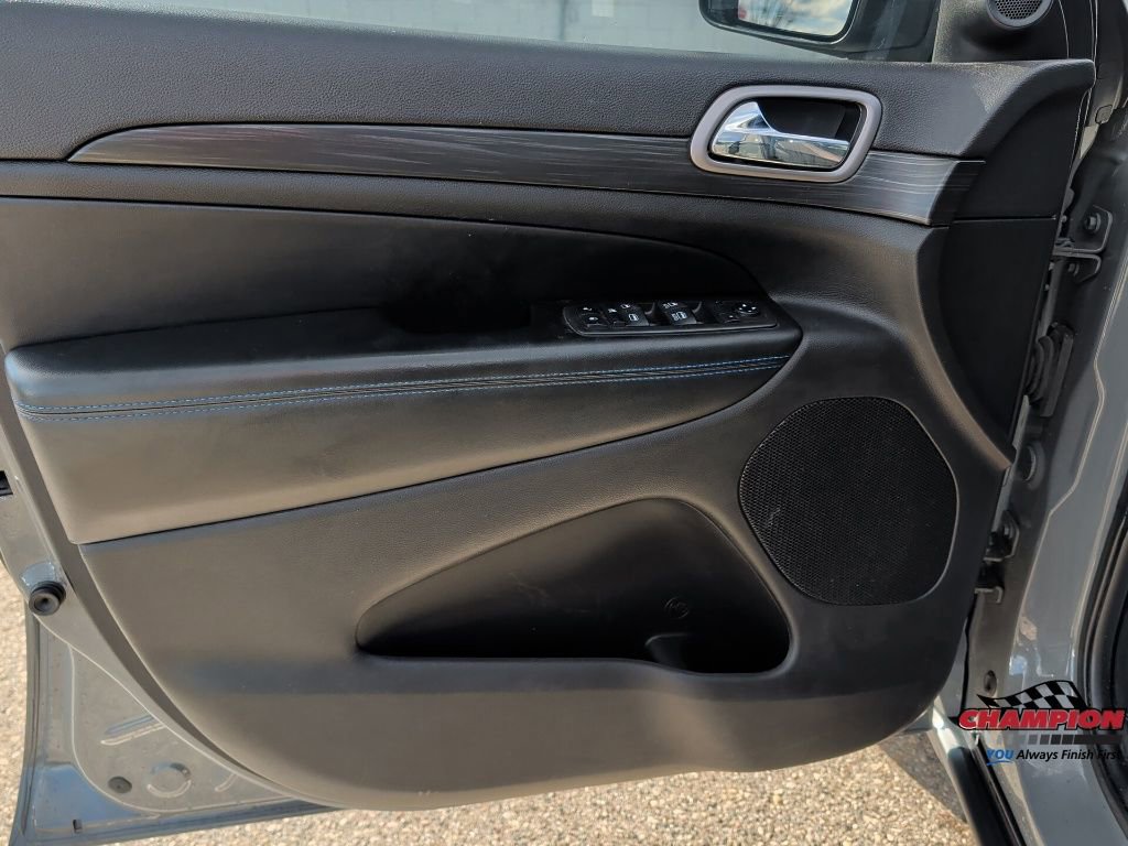 Used 2020 Jeep Grand Cherokee Laredo image 13