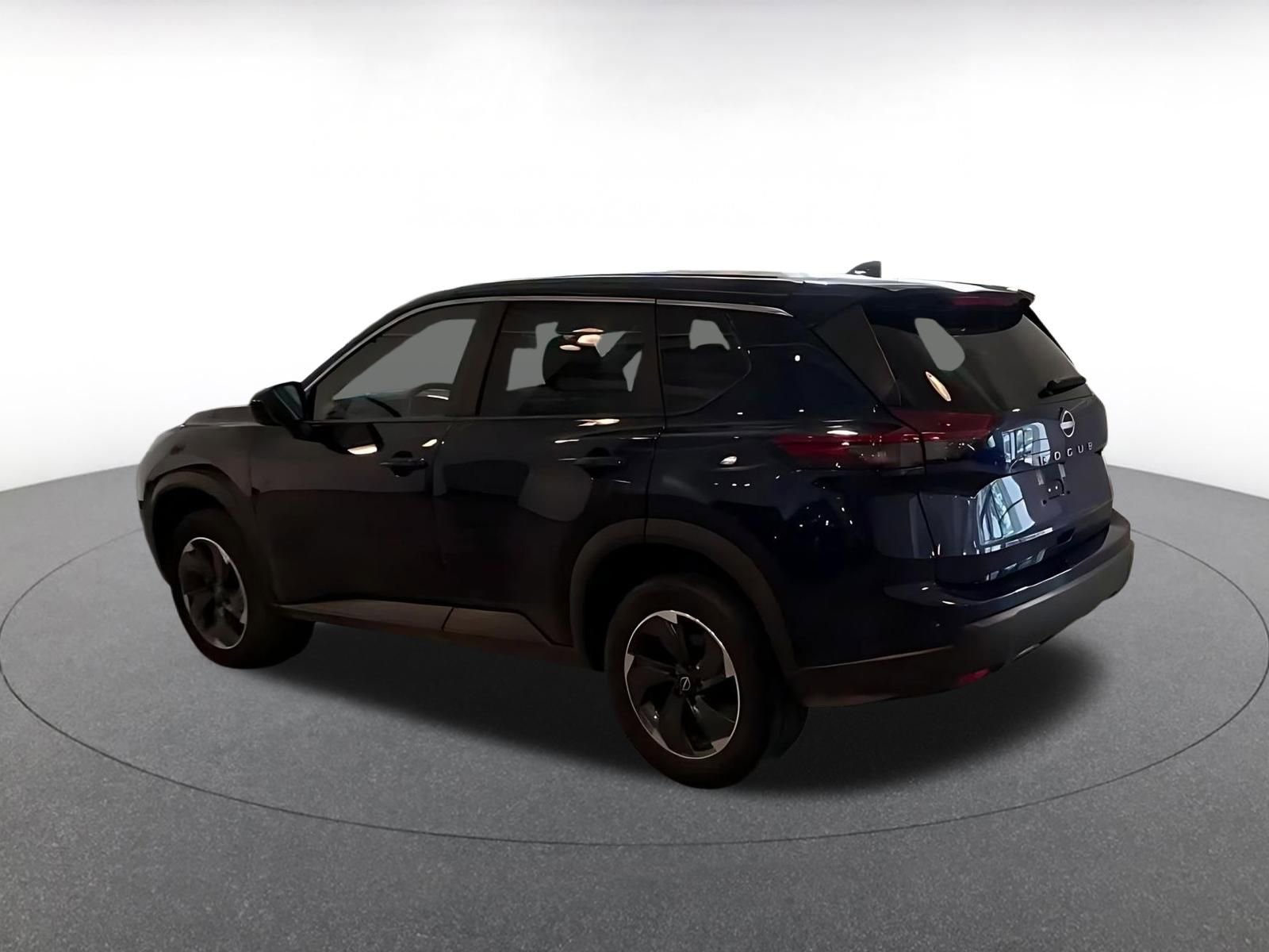 Used 2025 Nissan Rogue SV FWD image 9