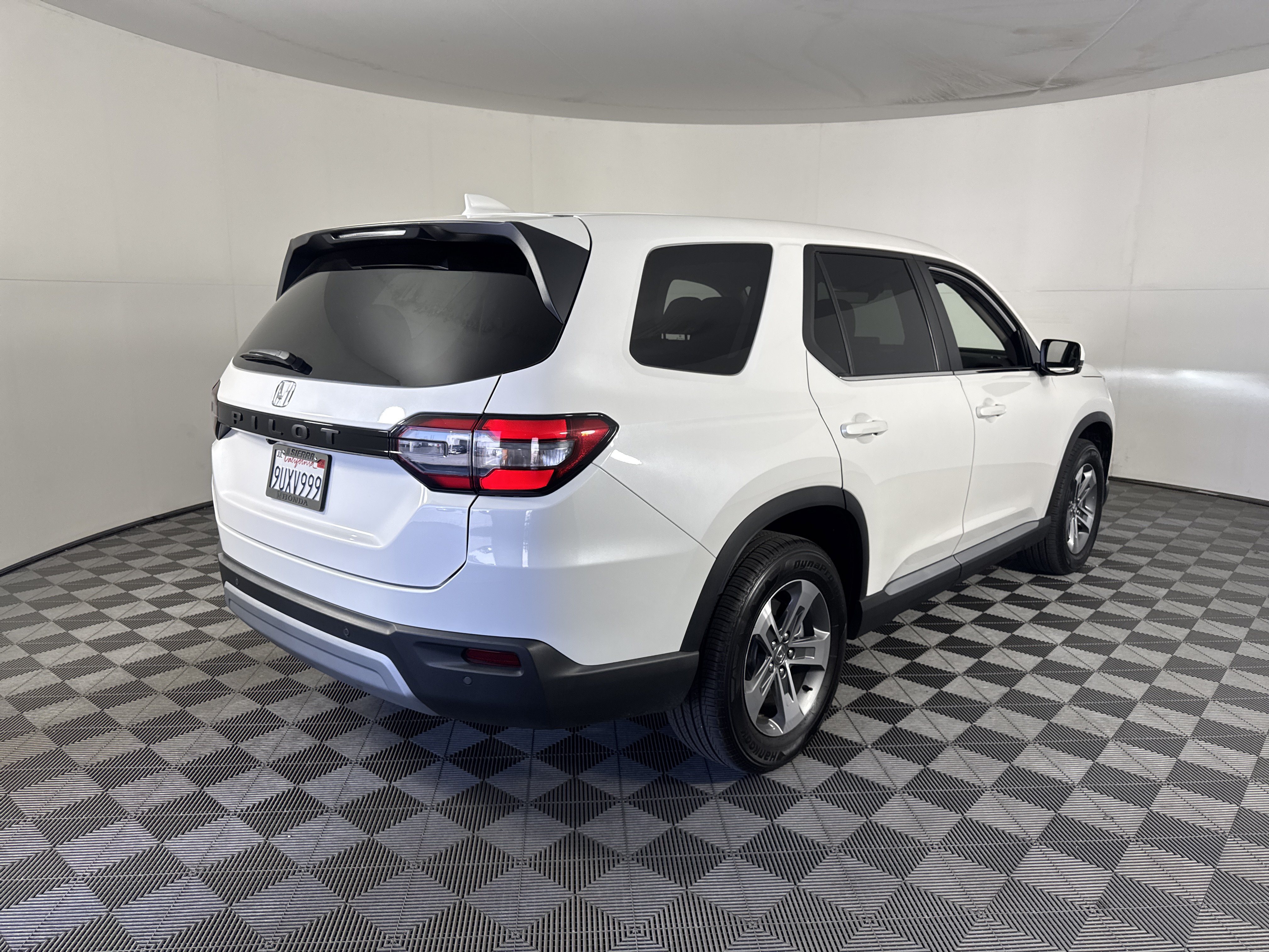 Certified 2025 Honda Pilot EX-L image 4