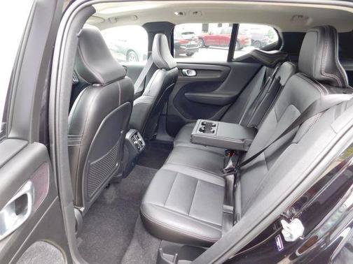 Used 2019 Volvo XC40 T5 Momentum AWD/4WD image 13