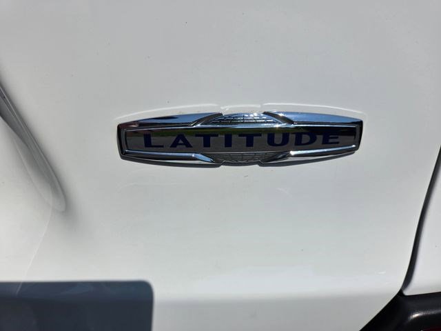 Used 2020 Jeep Cherokee Latitude w/ Cold Weather Group AWD/4WD image 24