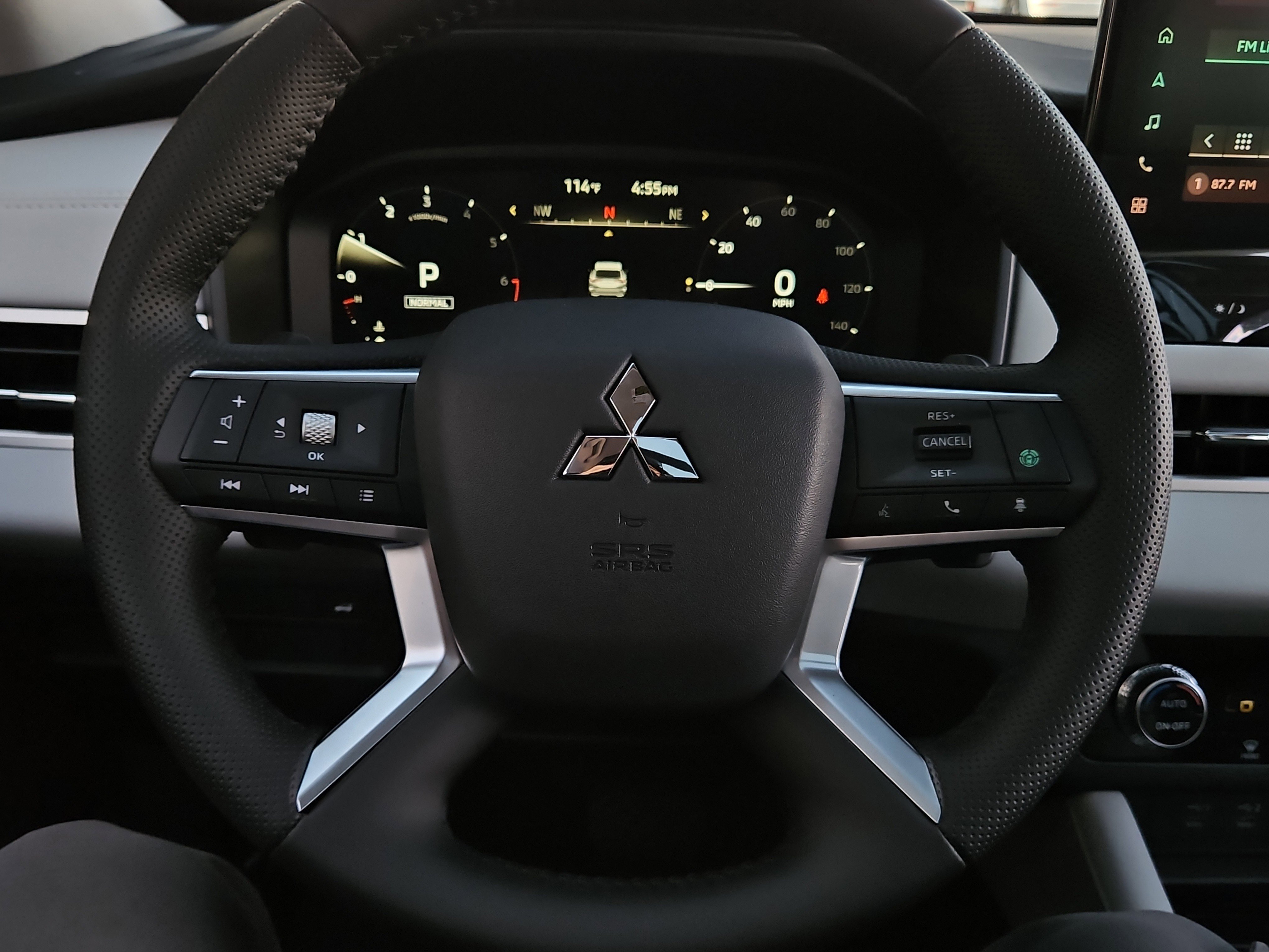 New 2025 Mitsubishi Outlander SE image 11