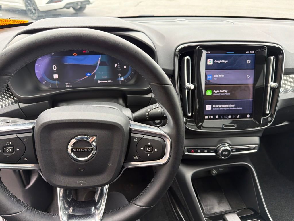 Certified 2025 Volvo XC40 B5 Plus AWD/4WD image 9