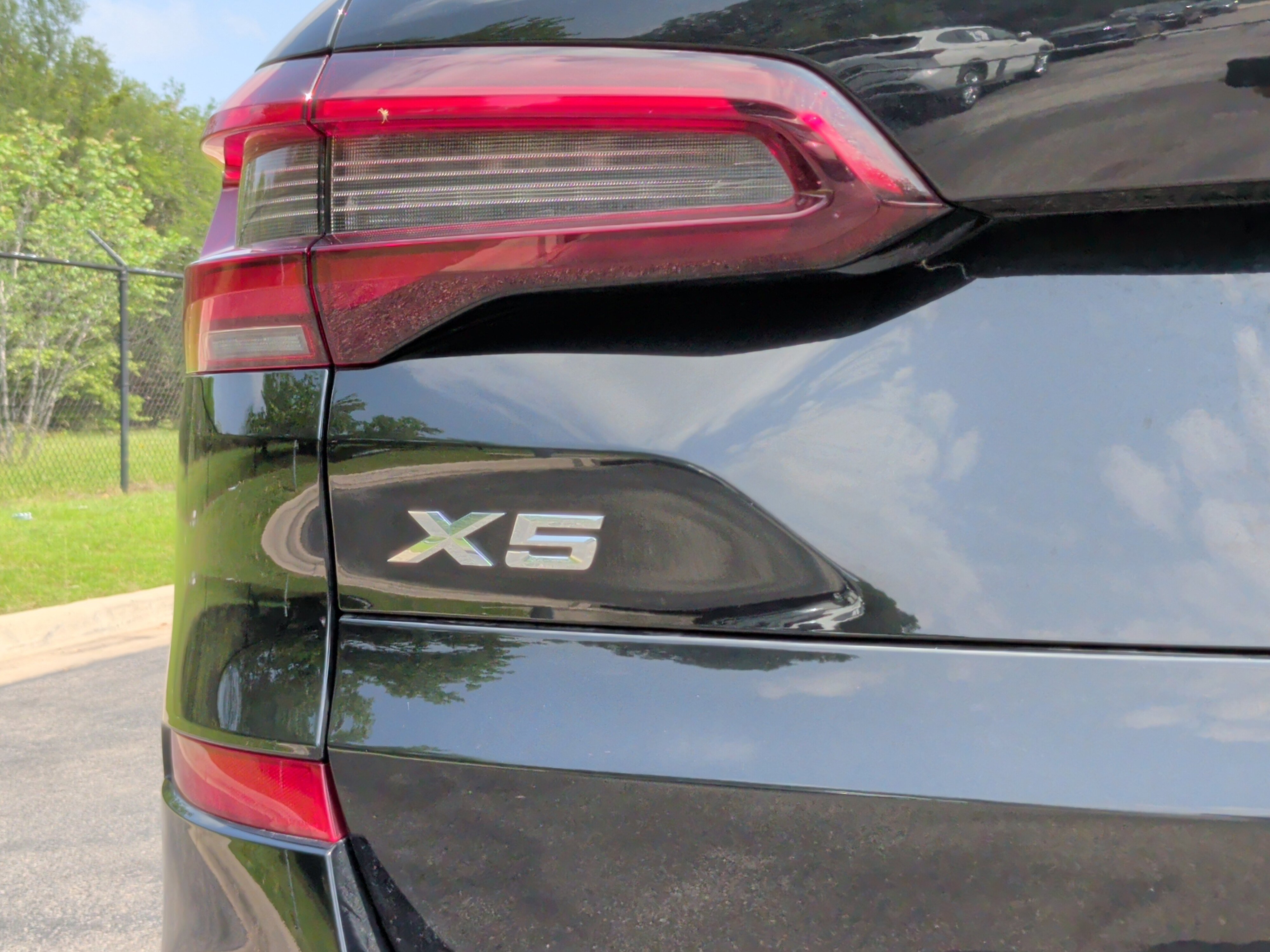 Used 2022 BMW X5 xDrive40i w/ M Sport Package AWD/4WD image 11