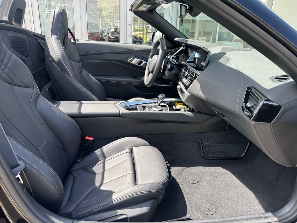 Used 2024 BMW Z4 M40i w/ Shadowloine Package RWD image 24