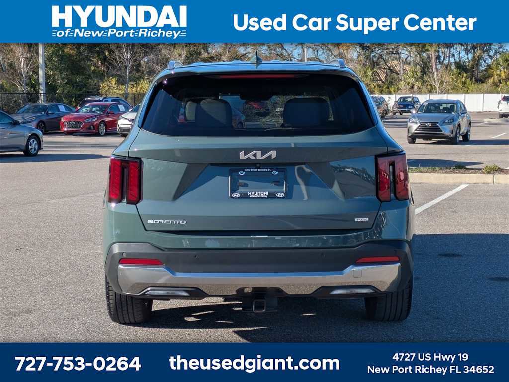 Used 2025 Kia Sorento EX image 4