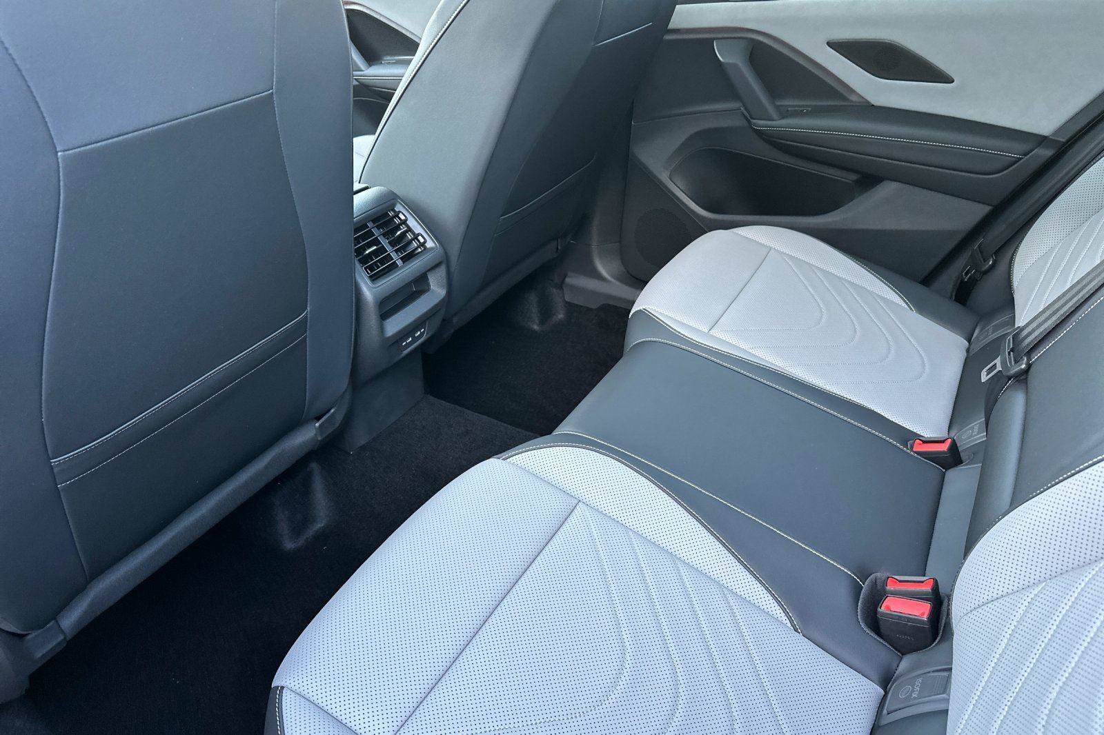 New 2026 Volkswagen Tiguan SE R-Line image 11