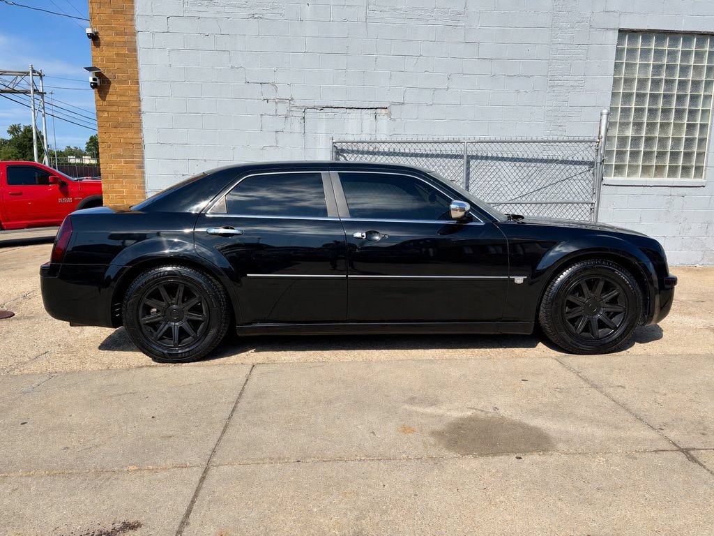 Used 2005 Chrysler 300 C w/ Navigation & Sound Group II RWD image 12