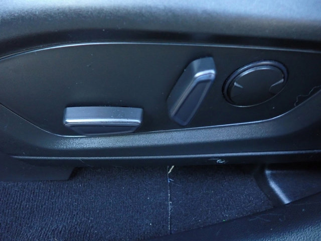 Used 2020 Ford Explorer XLT image 23