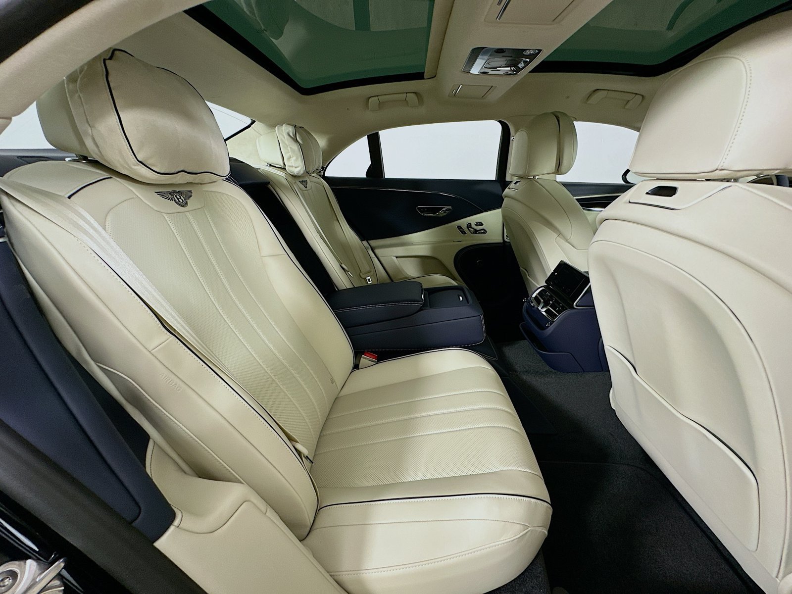 New 2026 Bentley Flying Spur V8 AWD/4WD image 47