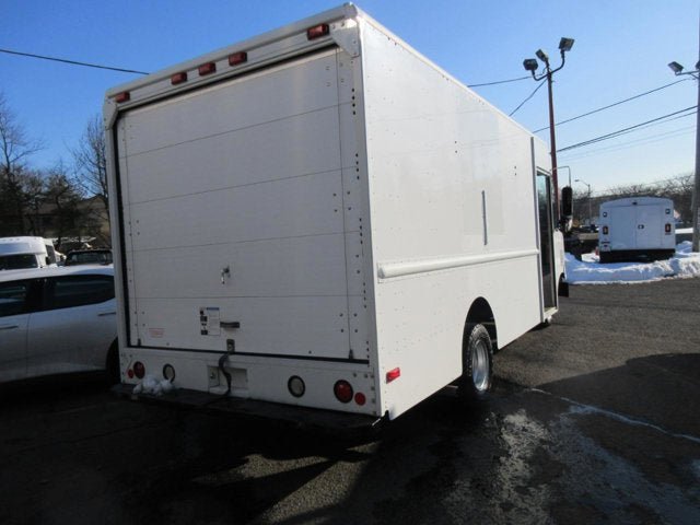 Used 2011 Ford E-350 and Econoline 350 Super Duty w/ Air Conditioning Prep Pkg RWD image 22