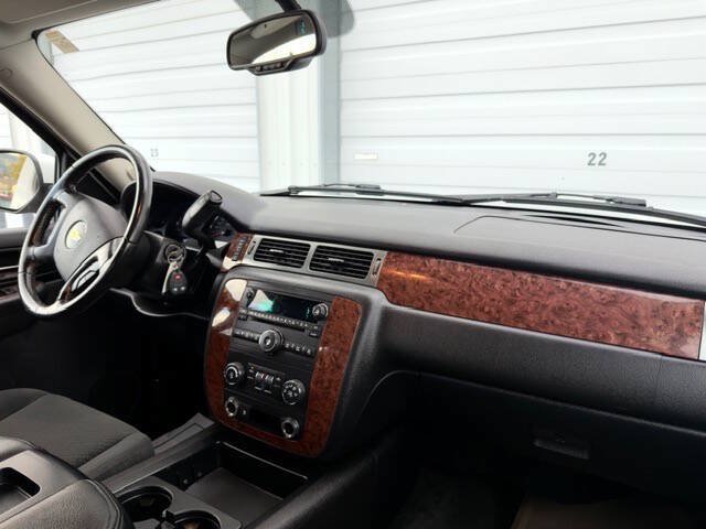 Used 2007 Chevrolet Avalanche LT AWD/4WD image 13