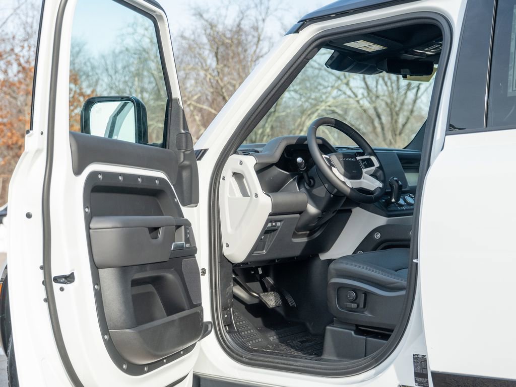 New 2026 Land Rover Defender 110 X-Dynamic SE image 10