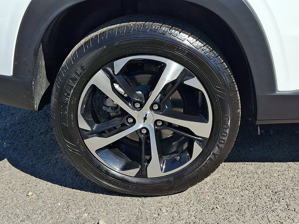 Used 2024 Chevrolet Trax RS FWD image 34