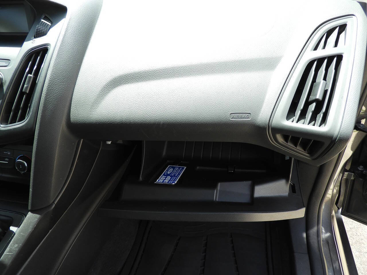 Used 2018 Ford Focus SE FWD image 32