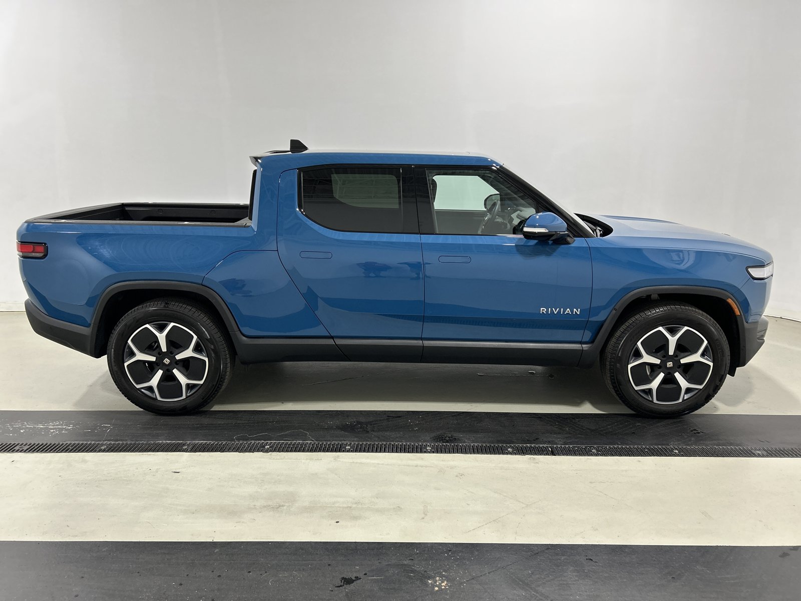 Used 2024 Rivian R1T Adventure AWD/4WD image 6