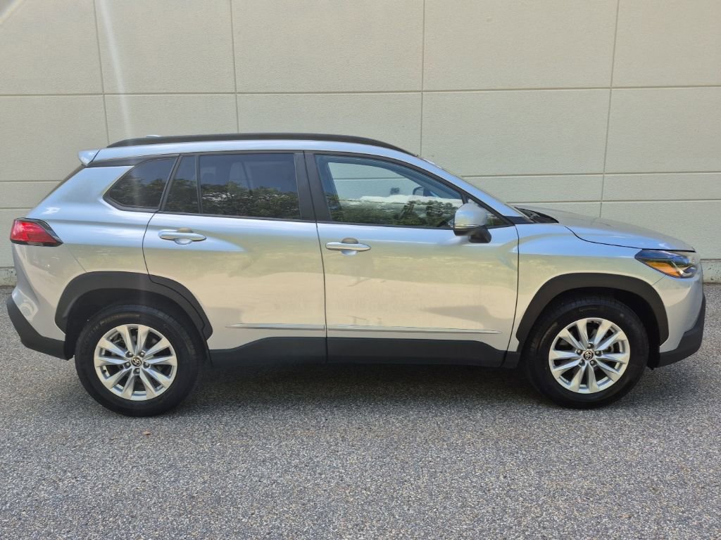 Used 2024 Toyota Corolla Cross LE image 5