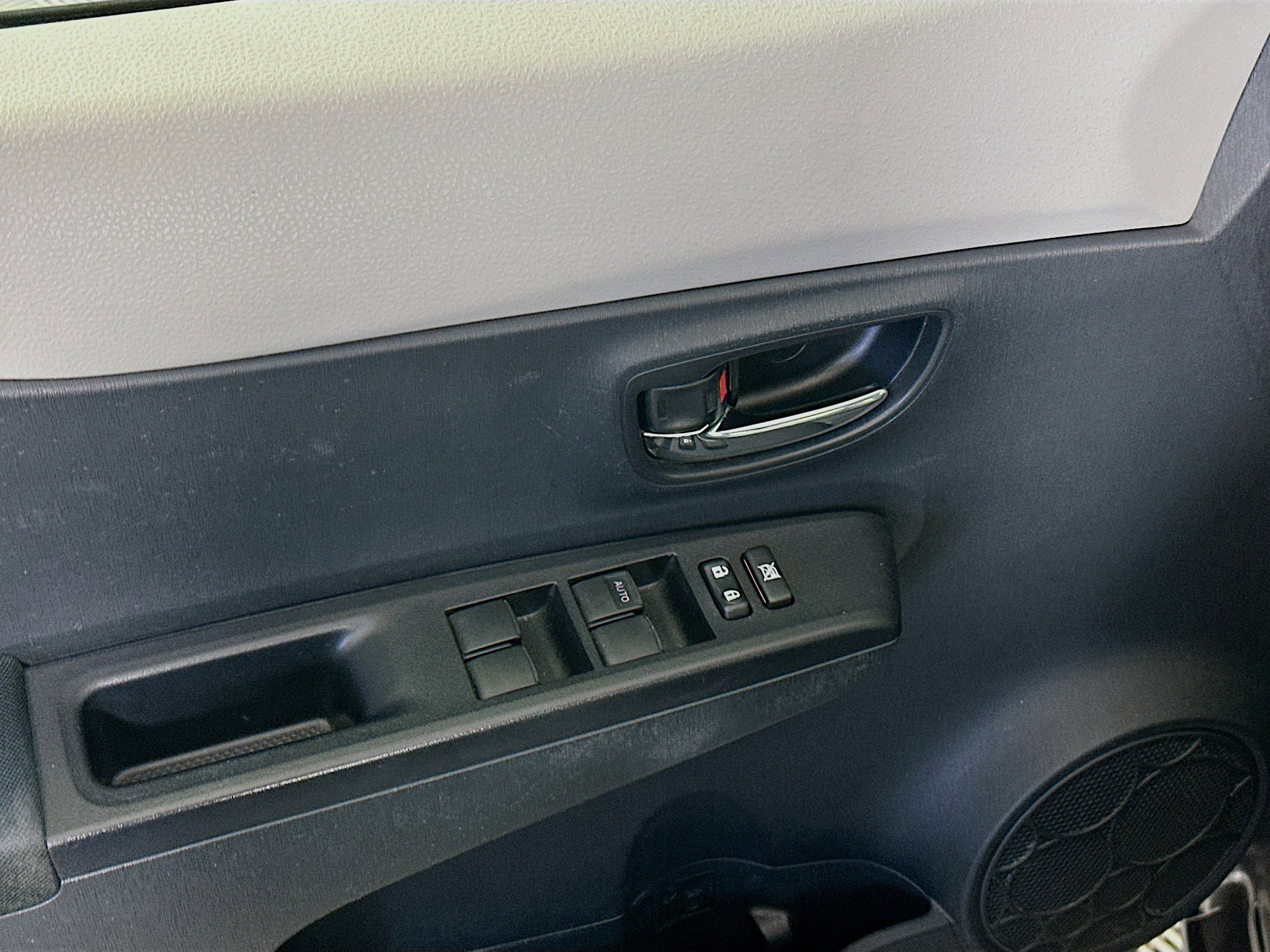 Used 2013 Toyota Yaris LE image 15