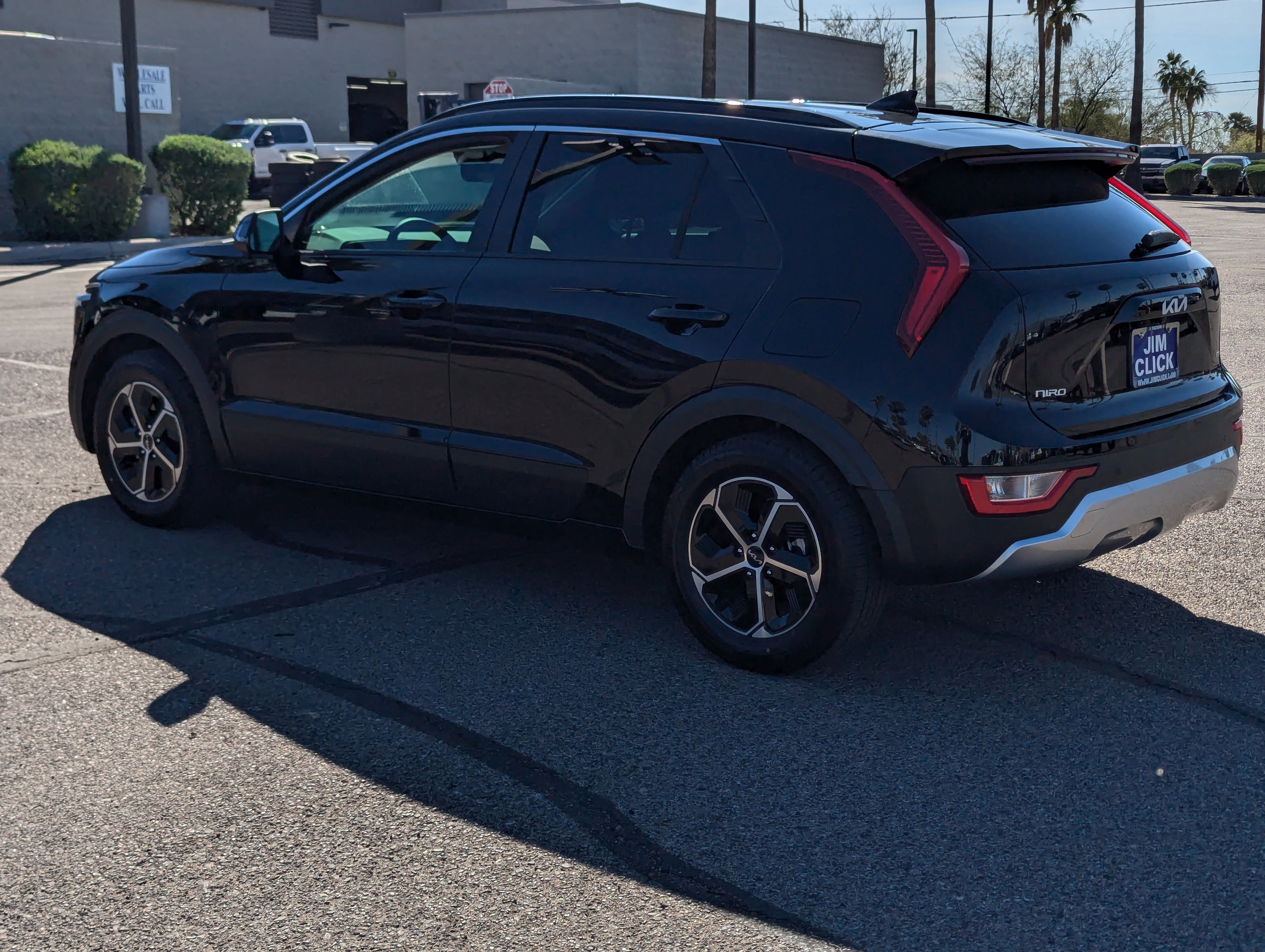 Used 2023 Kia Niro EX image 4