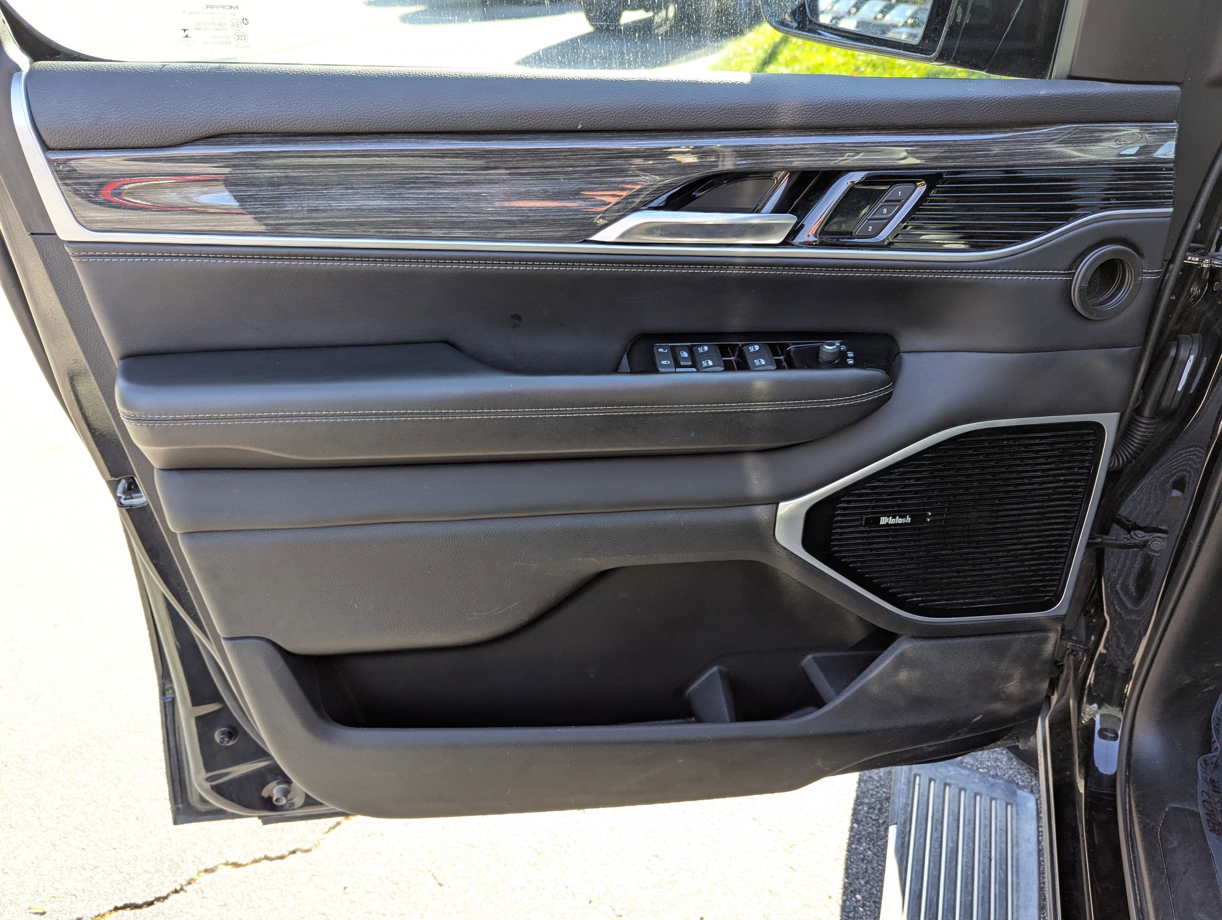 Used 2022 Jeep Wagoneer Series III w/ Premium Group I image 19