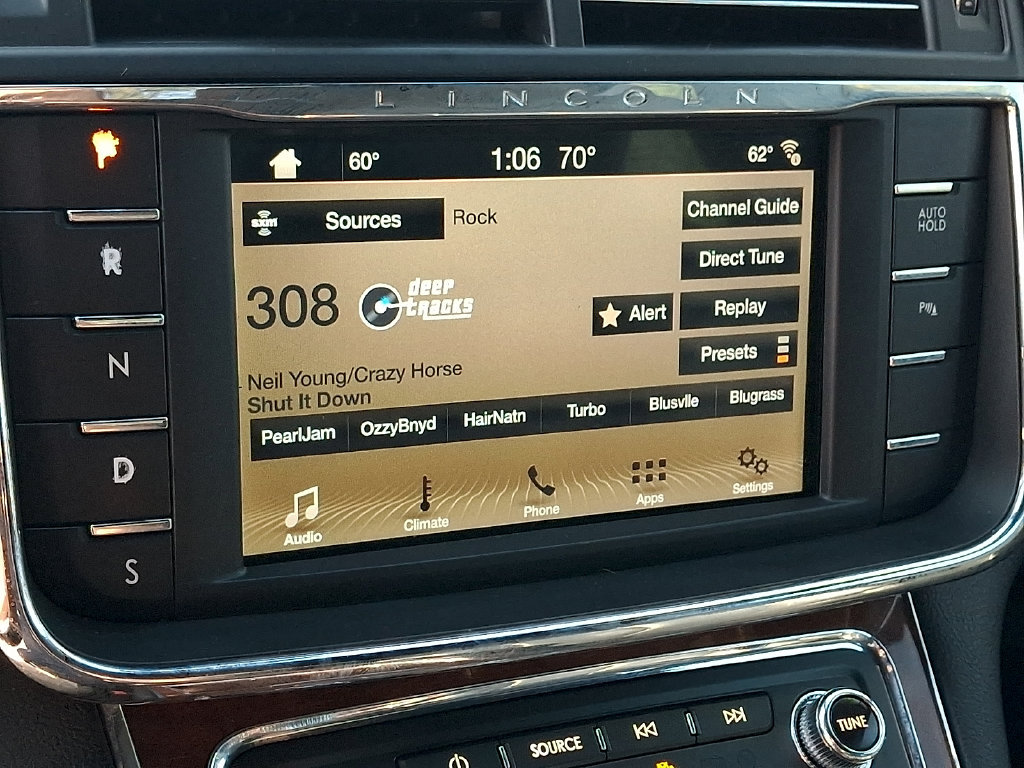 Used 2019 Lincoln Continental Premiere AWD/4WD image 3